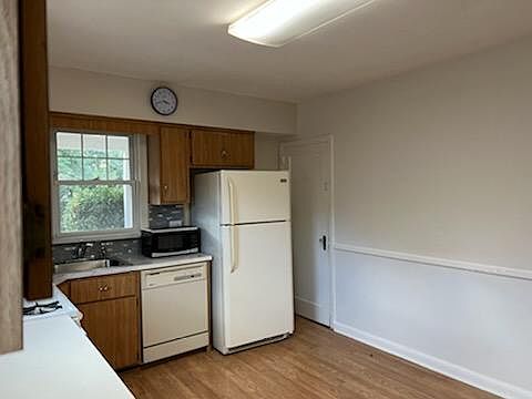 3rd image of 26 Belleview Ave Floor 1