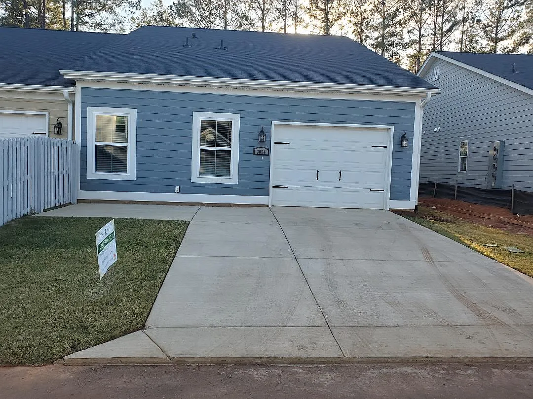 2 bed, 1460 sqft, $1,750 — Photo 2