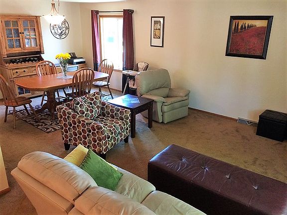 Flowing living and dining