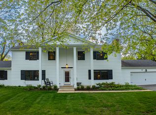 702 Maple Ln, Geneva, IL 60134