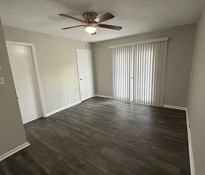 2021 Cambridge Dr #10 — Photo 6