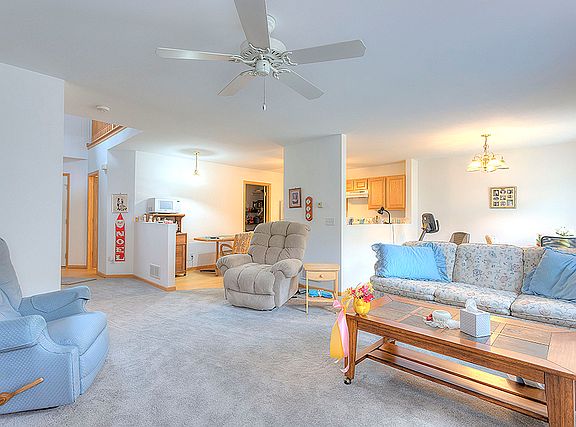 4th image of 4927 Prairie Rose Dr APT 35