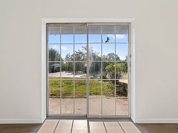 5th image of 2860 Washington Blvd #4