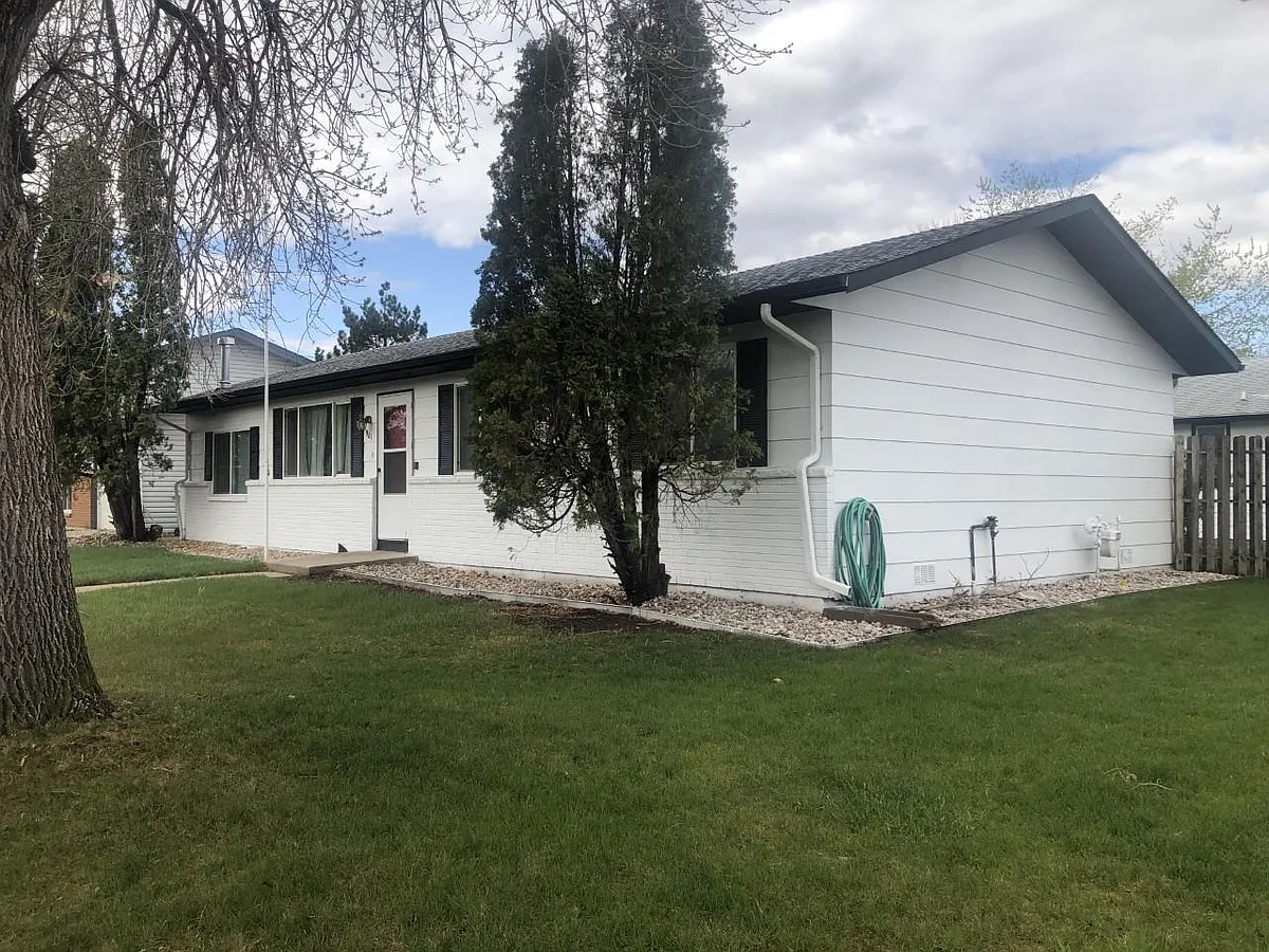 Building Photo - 901 Ponderosa Dr