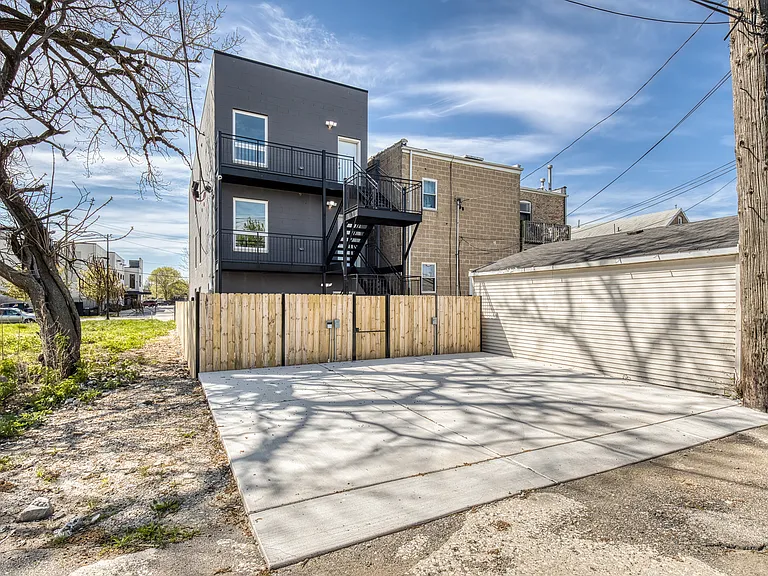 W Adams St — Photo 27