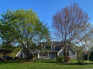 21815 Doneswood Dr, Waukesha, WI 53186