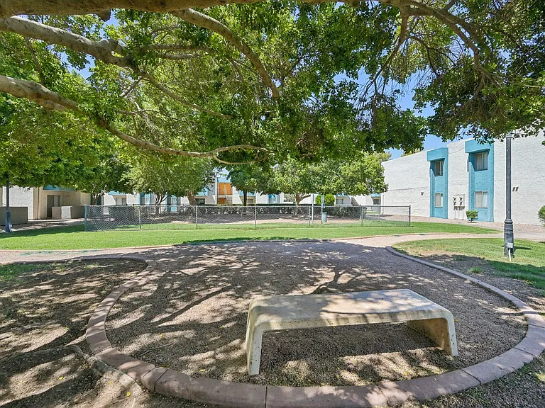 Sycamore Square Apartments — Photo 33