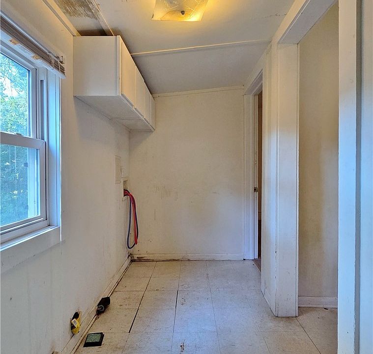 13th image of 1103 Branson St