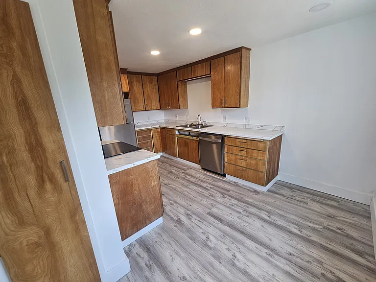 607 S H St — Photo 9