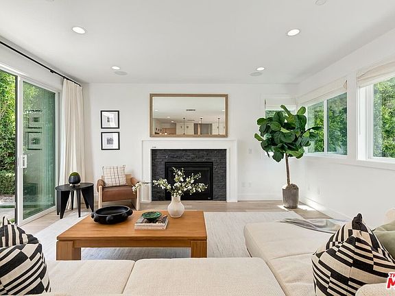 2nd image of 3641 Barry Ave