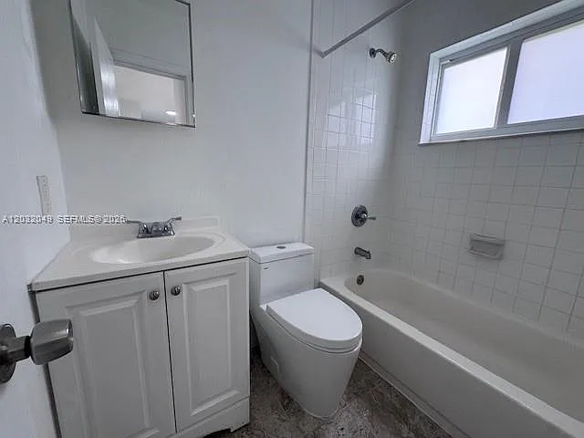 900 SW 5th Ave #3 — Photo 32