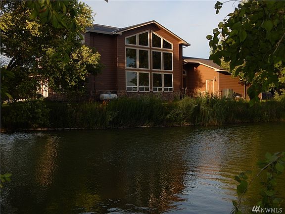 2nd image of 804 Camas Pl