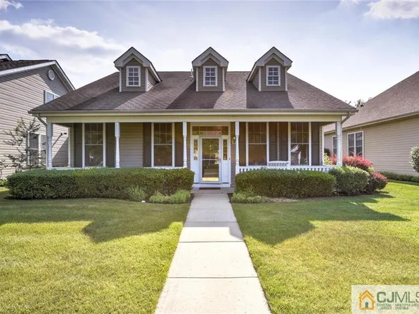 4 Stahl Ln, Cranbury, NJ 08512