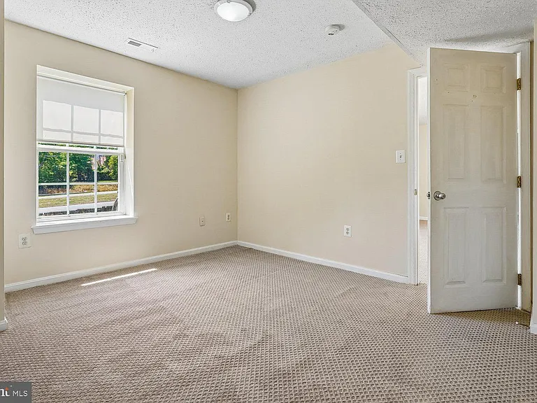 14677 Cloverdale Rd — Photo 62