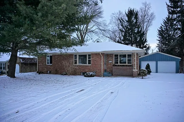 1515 W Green St photo 1