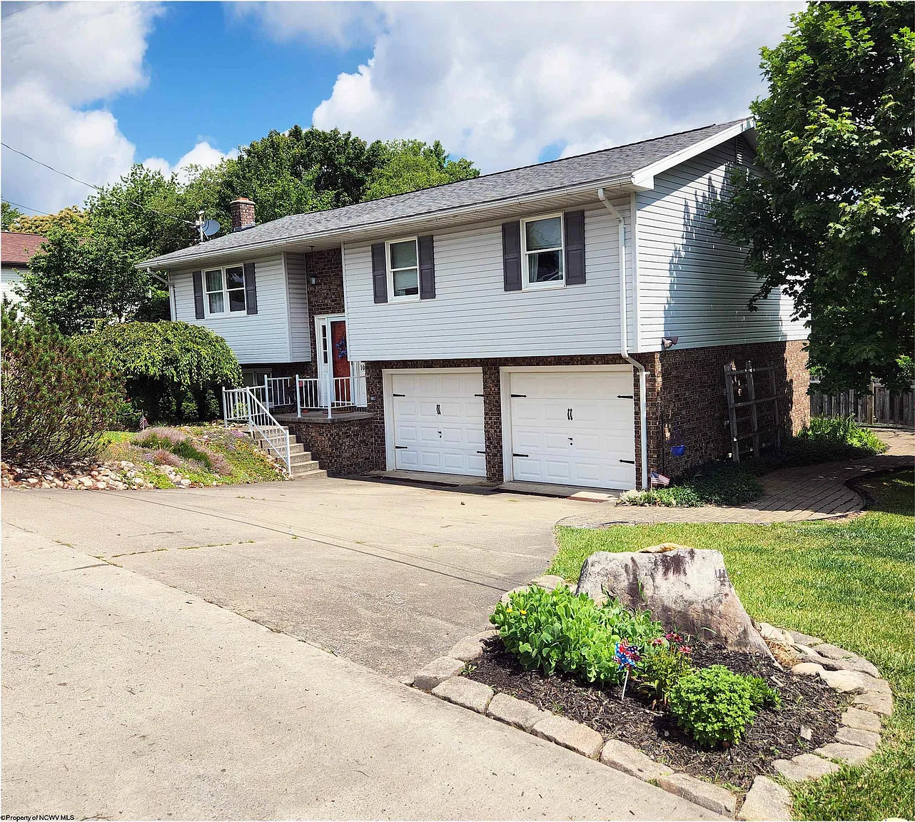 108 Solar Dr photo 1