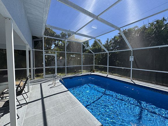 2nd image of 4065 Alwick Ln