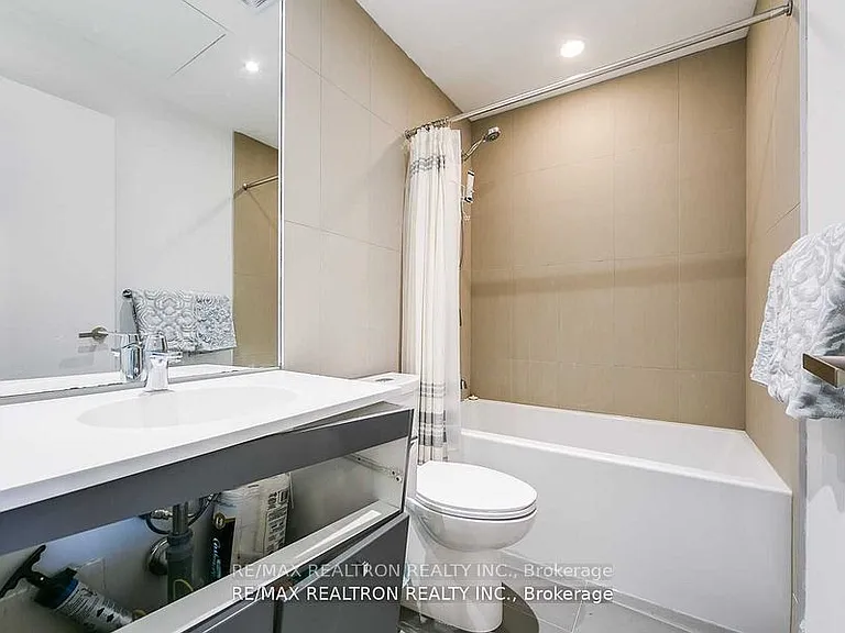 15 Grenville St #3702 — Photo 8