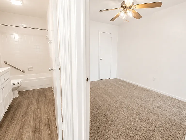 Cape Cod Apartments — Photo 38