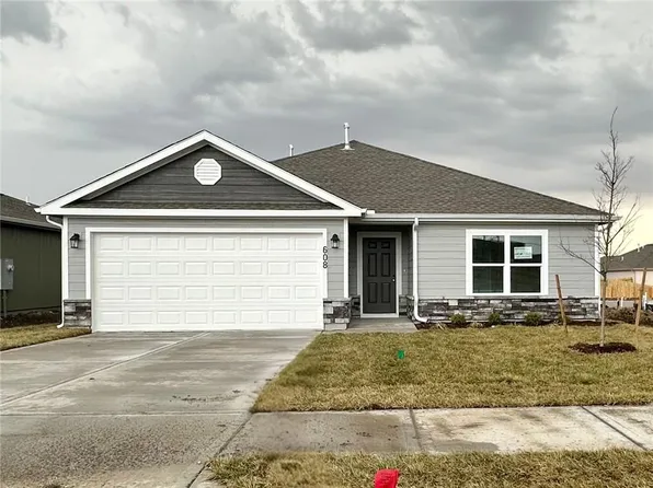 608 W Lanesfield St, Gardner, KS 66030