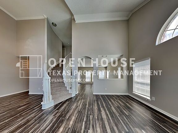3rd image of 5815 Chatsworth Ct