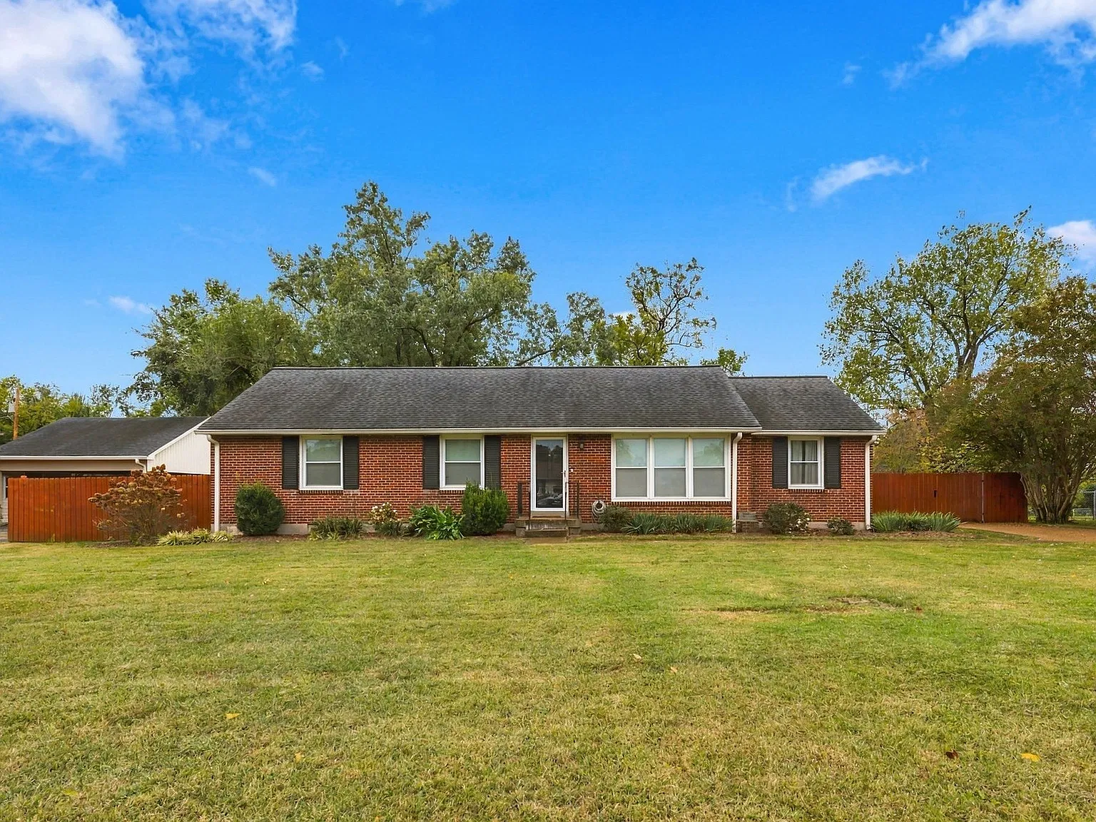 3 bed, 1440 sqft, $2,100 — Photo 1