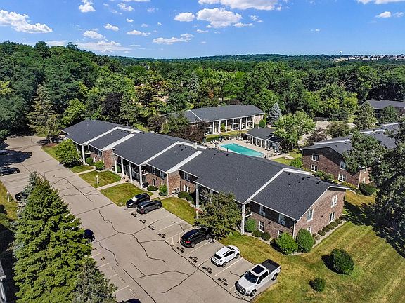 3rd image of 110 Hank Jay DRIVE #E