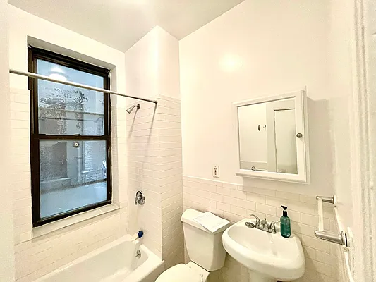 Rented by Pear NYC LLC | media 58