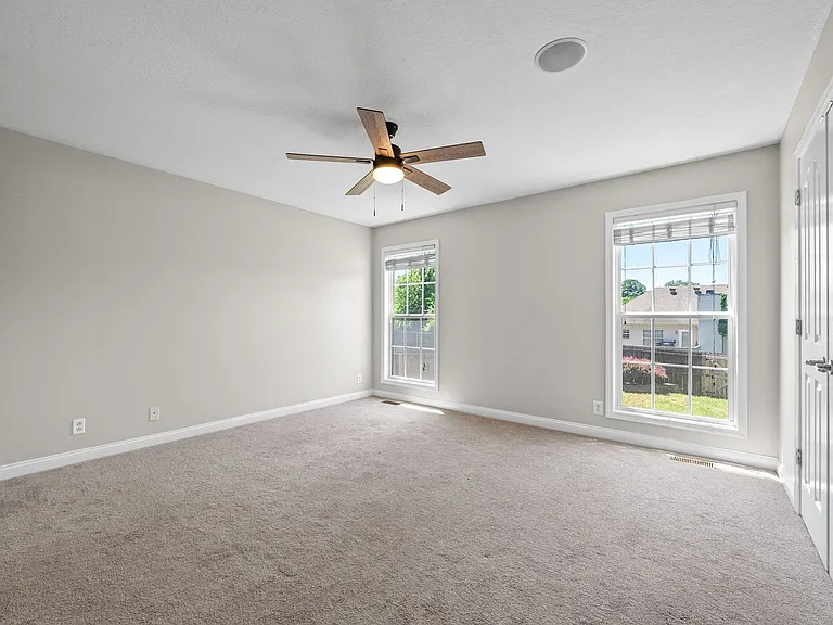680 Foxfield Dr — Photo 17