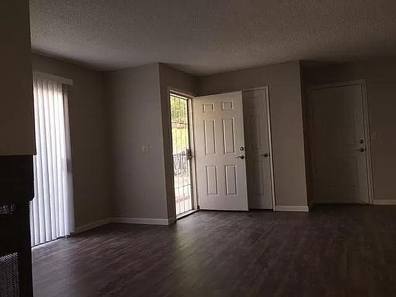 4th image of 6675 Hillsdale Blvd
