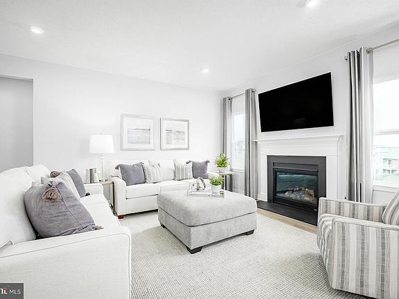 3rd image of 108 Rivoli Ct