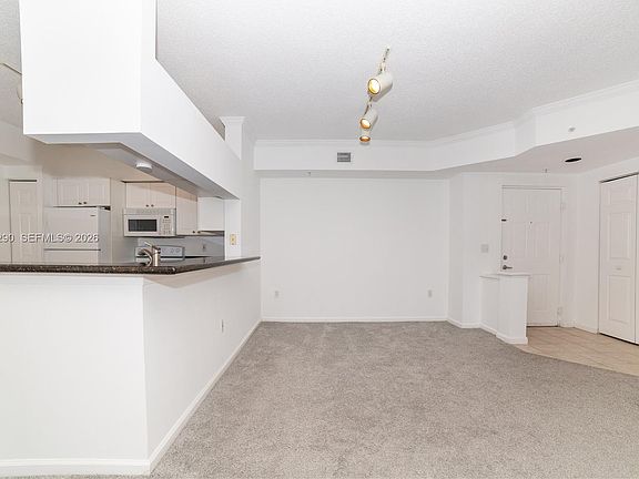 4th image of 17150 N Bay Rd APT 2911