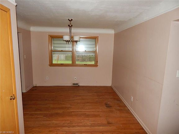 4th image of 7464 Skylark Dr