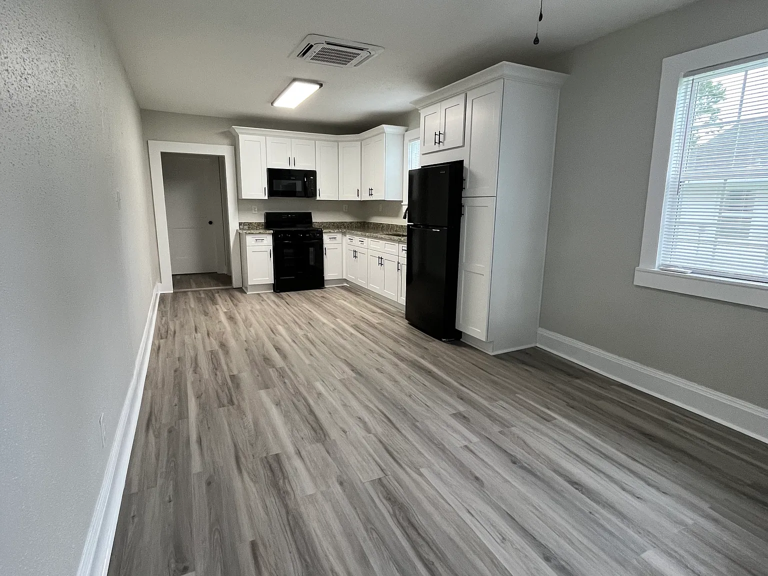 1 bed, 550 sqft, $1,200 — Photo 3