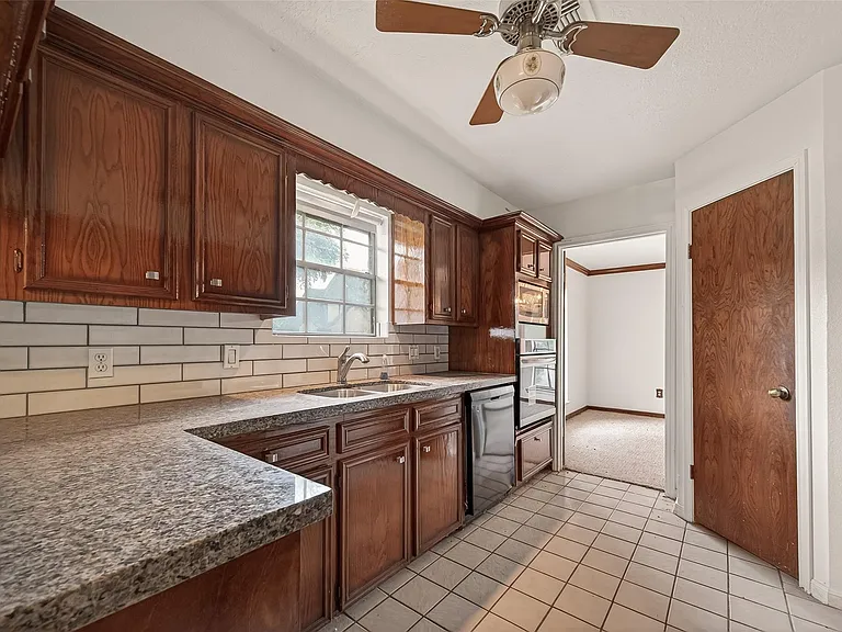 12835 Woodlite Ln — Photo 18