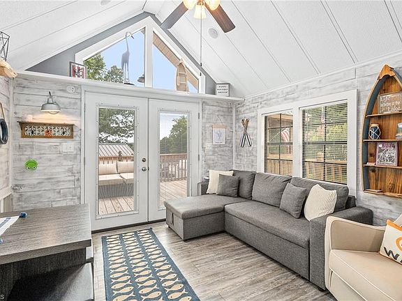 4th image of 123 Grand View Dr