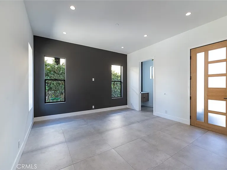 1805 S Longwood Ave — Photo 7
