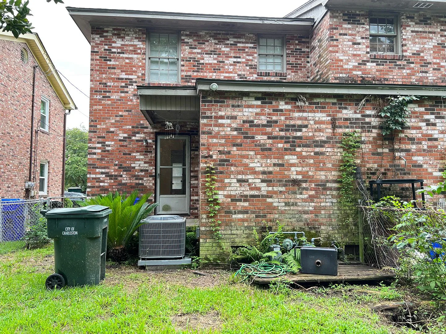 2 Bedroom 1.5 Bath Townhouse in Wagener Terrace - Downtown Charleston — Photo 2