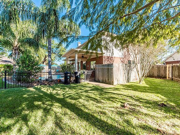 4th image of 402 Ashberry Ct