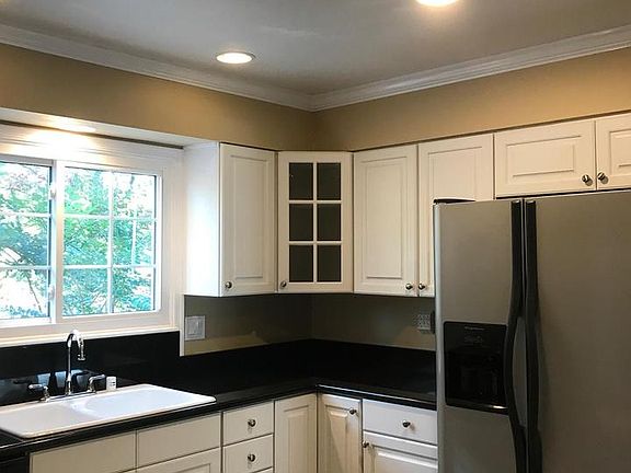 2nd image of 504 Deacon Brook Cir