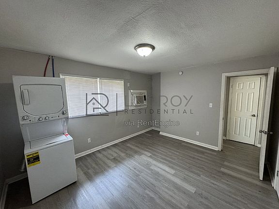 4th image of 205 Stirling St