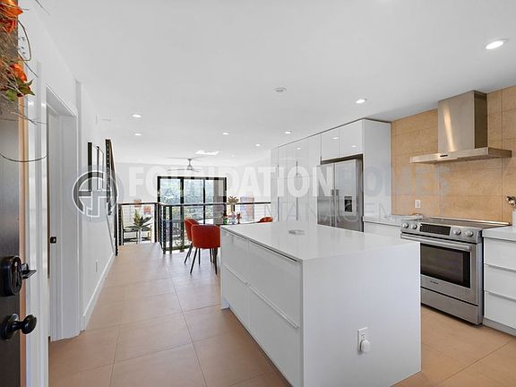 3rd image of 264 Bay Vista Cir