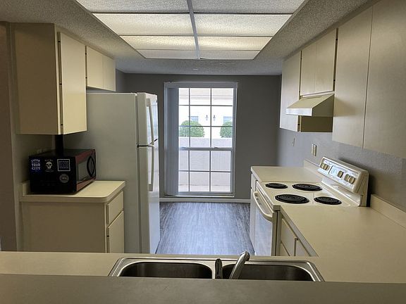 3rd image of 5228 Wedgewood Ln