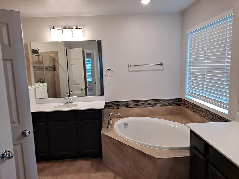 470 Hyde Park Cir — Photo 11
