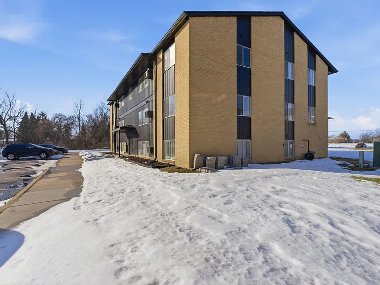 Hubbard Apartments — Photo 6