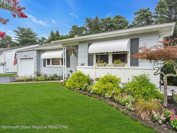 2nd image of 26 Beaverbrook Drive