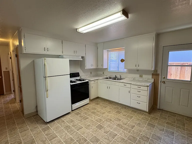 649 Marshall St #B — Photo 13