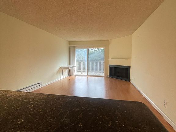 3rd image of 373 Half Moon Ln APT 301