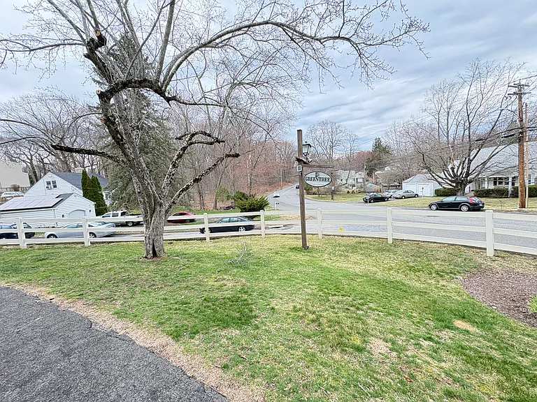 715 Frenchtown Rd — Photo 2
