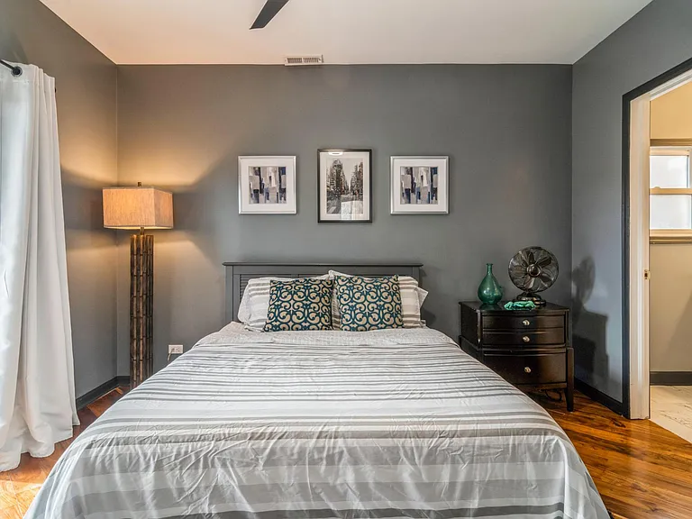 1059 W Cornelia Ave #2 — Photo 12